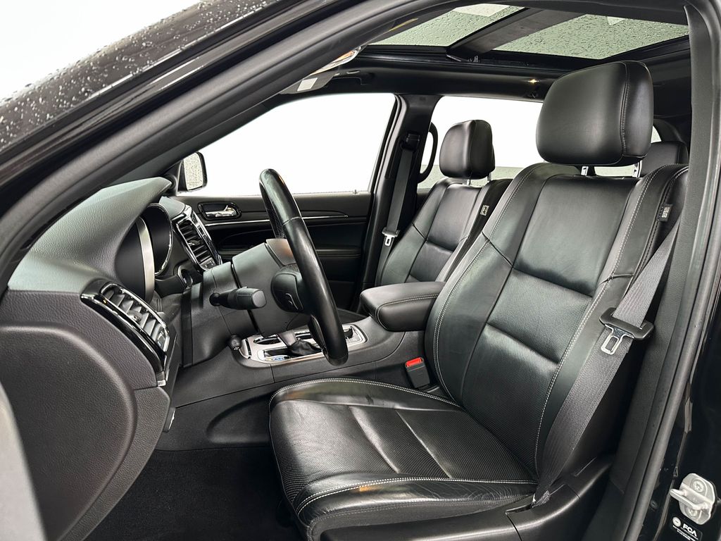 Vehicle image 17 of 38