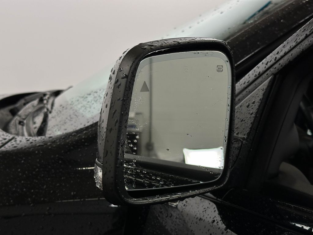 Vehicle image 28 of 38
