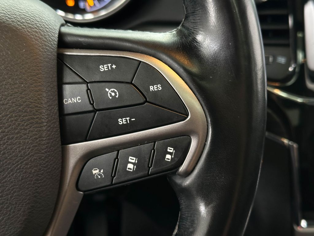 Vehicle image 31 of 38