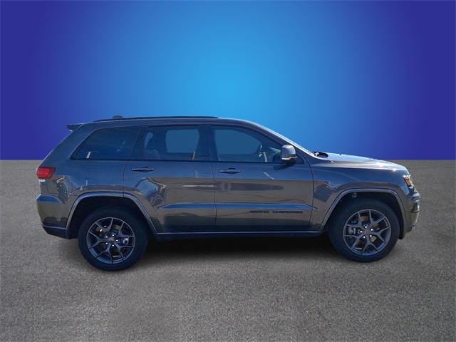 Vehicle image 4 of 33