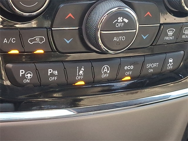 Vehicle image 25 of 33