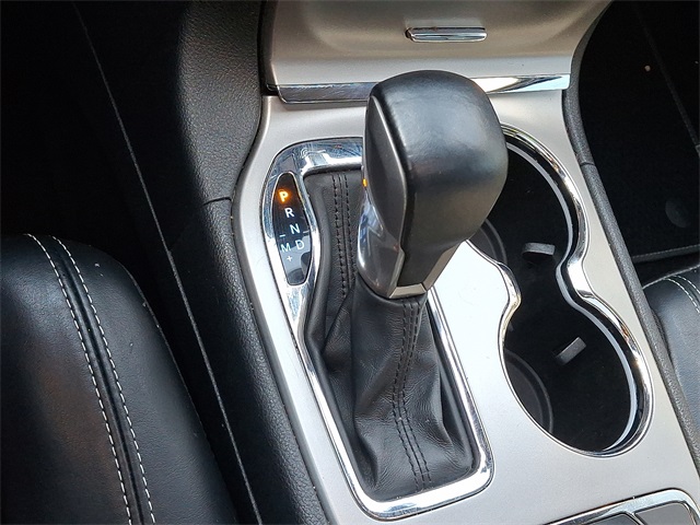 Vehicle image 15 of 33