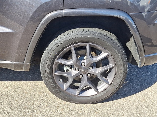 Vehicle image 9 of 33