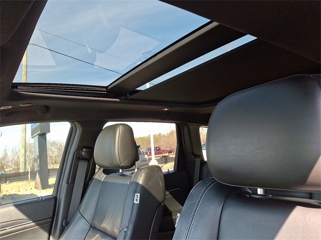 Vehicle image 14 of 33