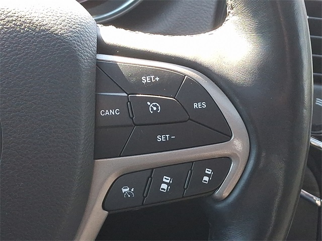 Vehicle image 23 of 33