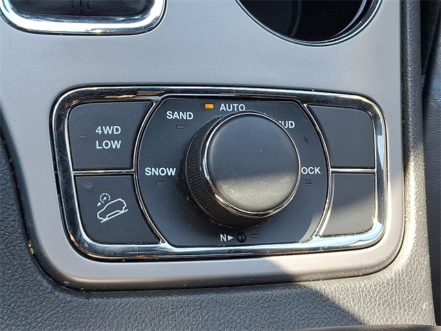 Vehicle image 26 of 33