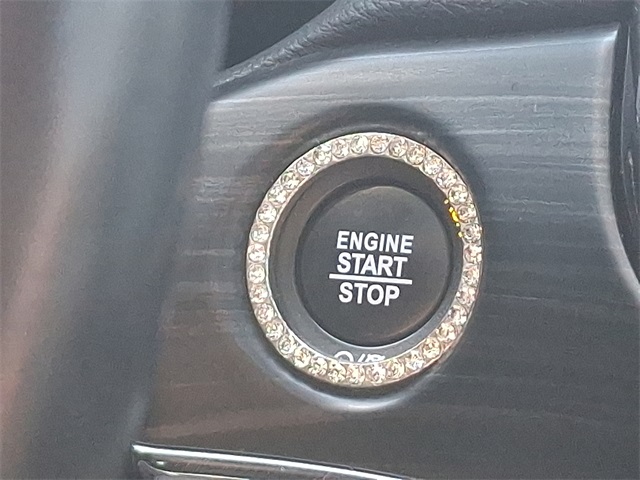 Vehicle image 24 of 33