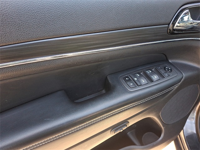 Vehicle image 12 of 33