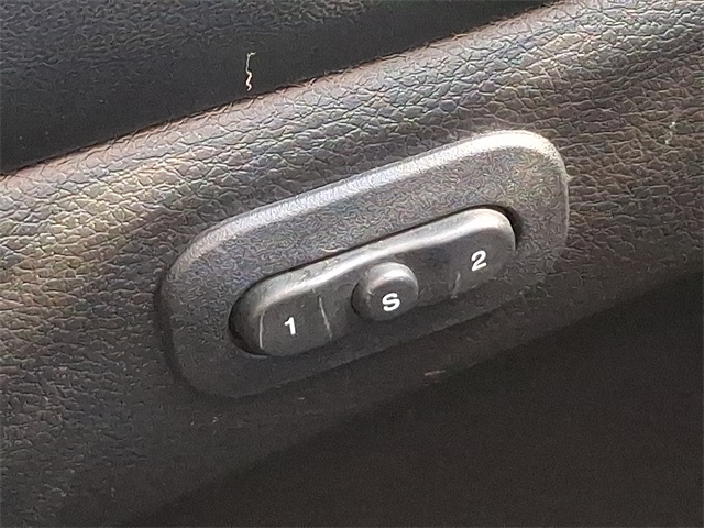 Vehicle image 30 of 33