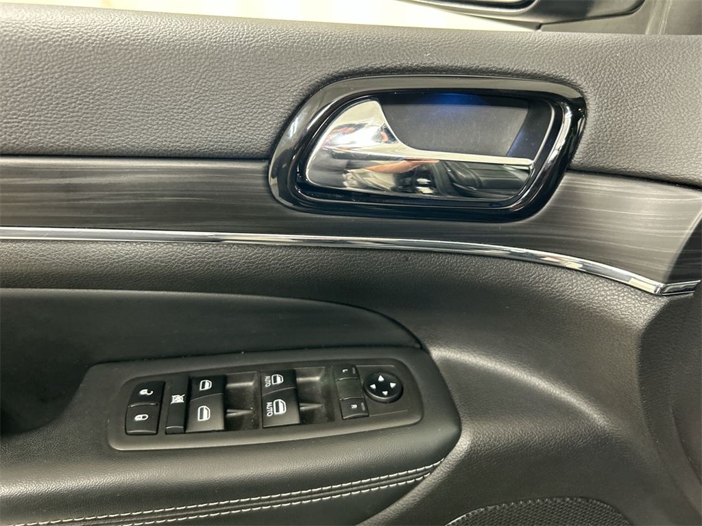 Vehicle image 12 of 31