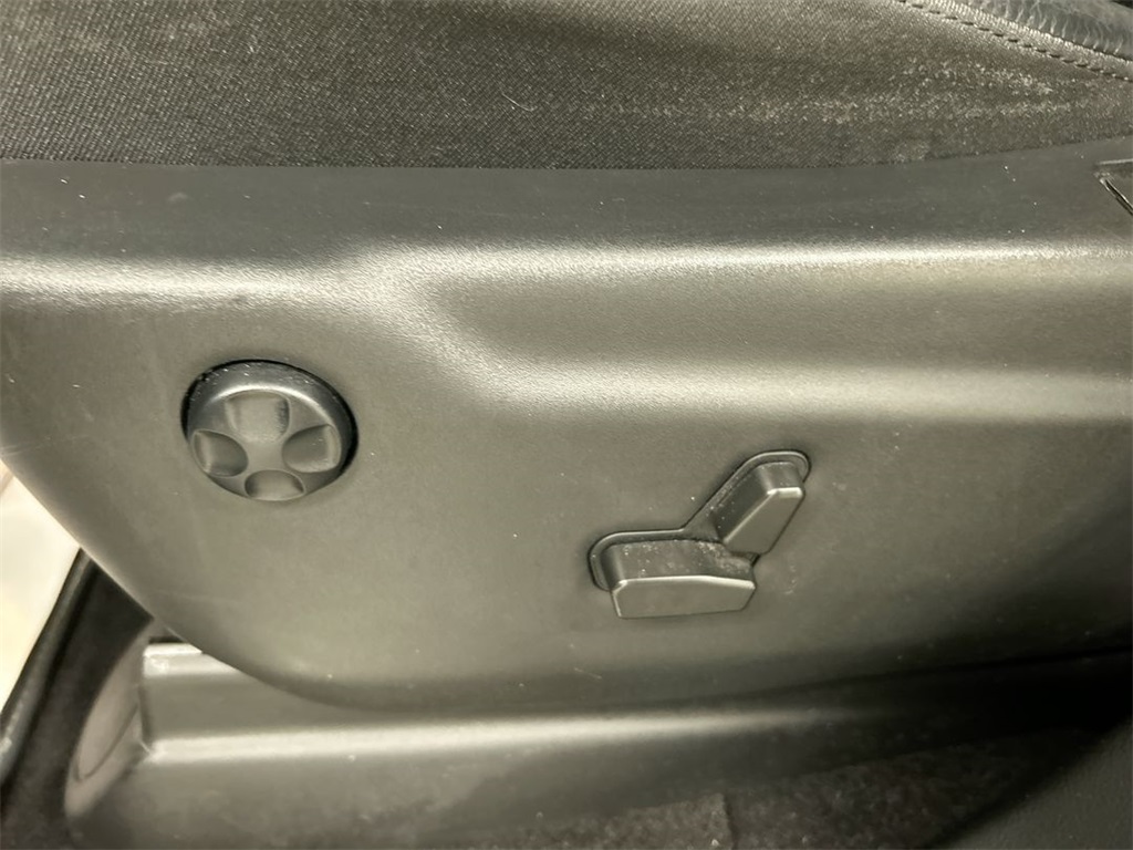 Vehicle image 11 of 31