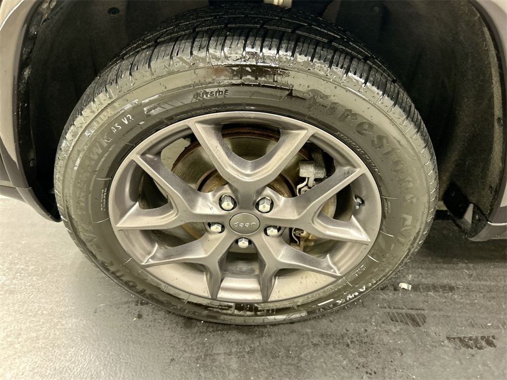 Vehicle image 9 of 31