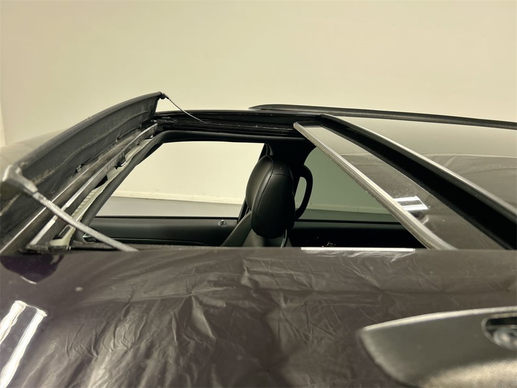 Vehicle image 21 of 31