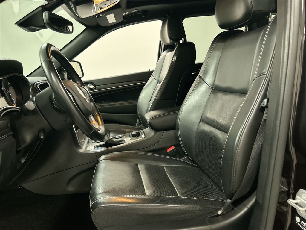 Vehicle image 10 of 31