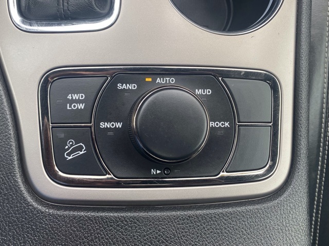 Vehicle image 24 of 30