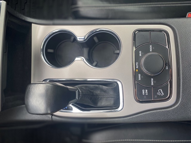 Vehicle image 25 of 30