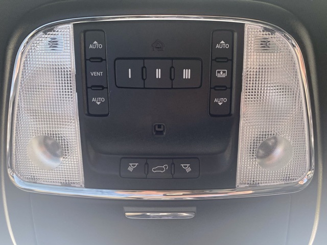 Vehicle image 28 of 30