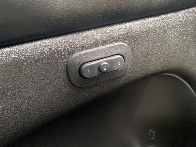 Vehicle image 13 of 30