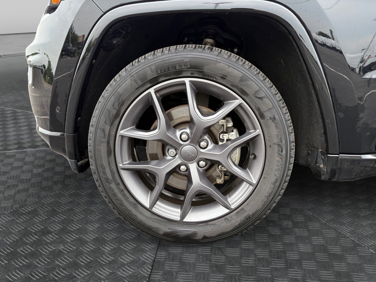 Vehicle image 33 of 34
