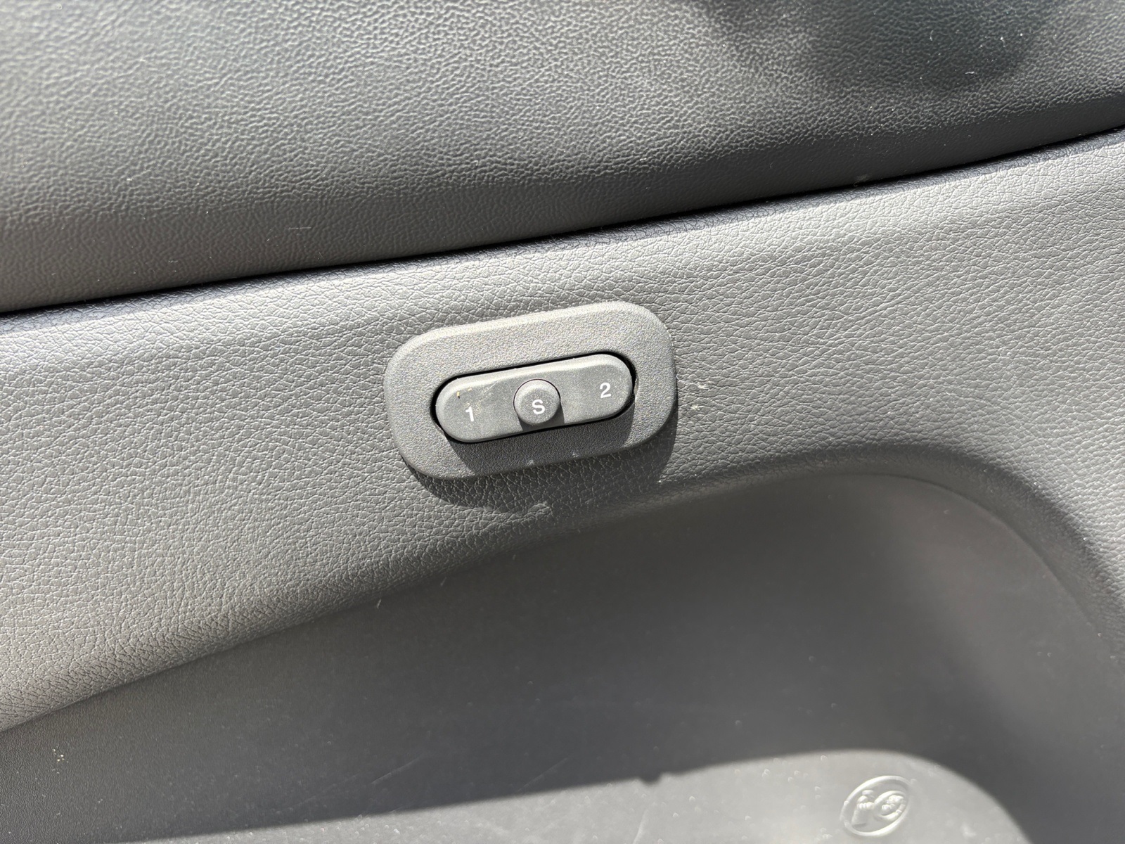 Vehicle image 20 of 34