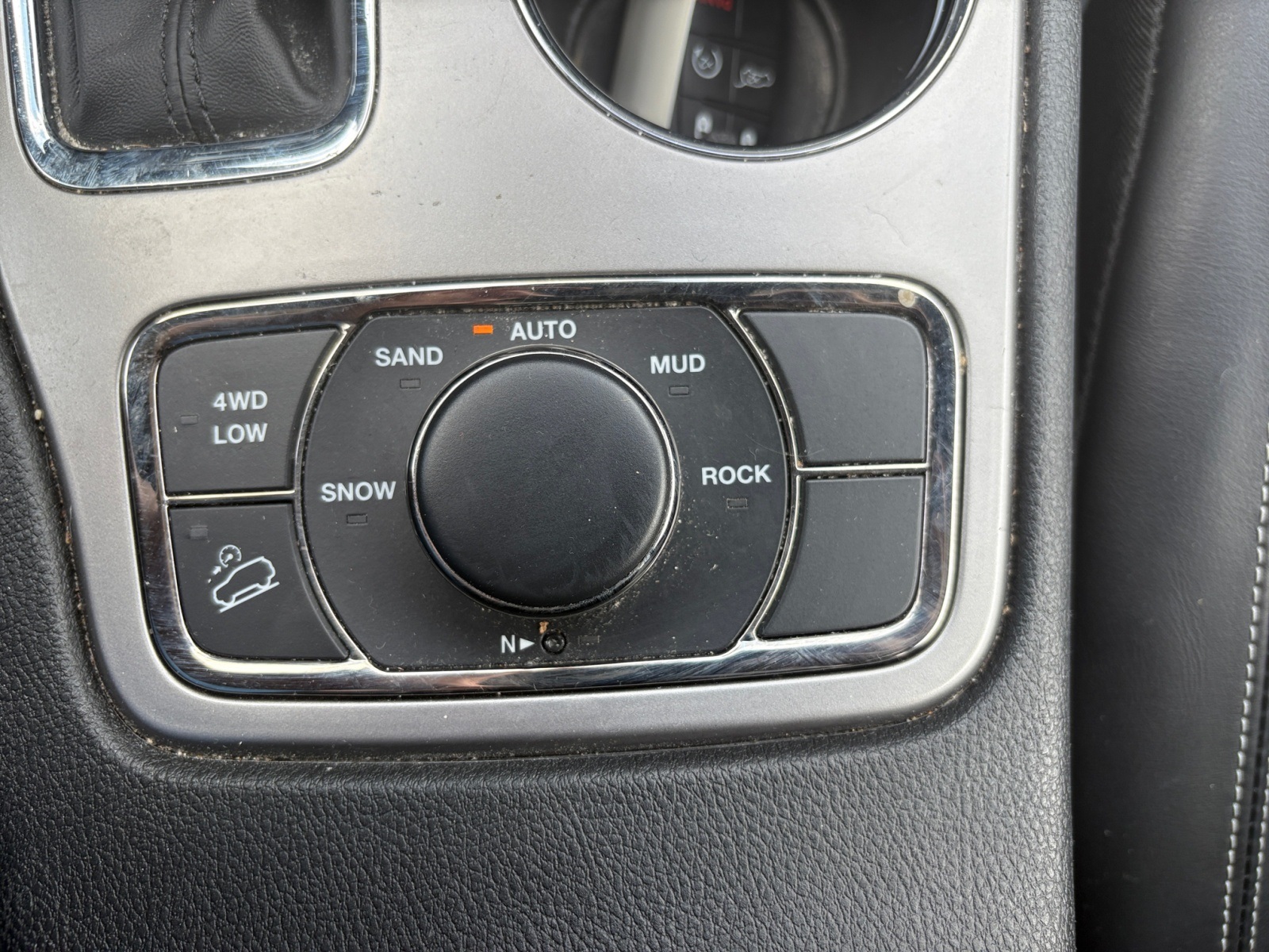 Vehicle image 23 of 34