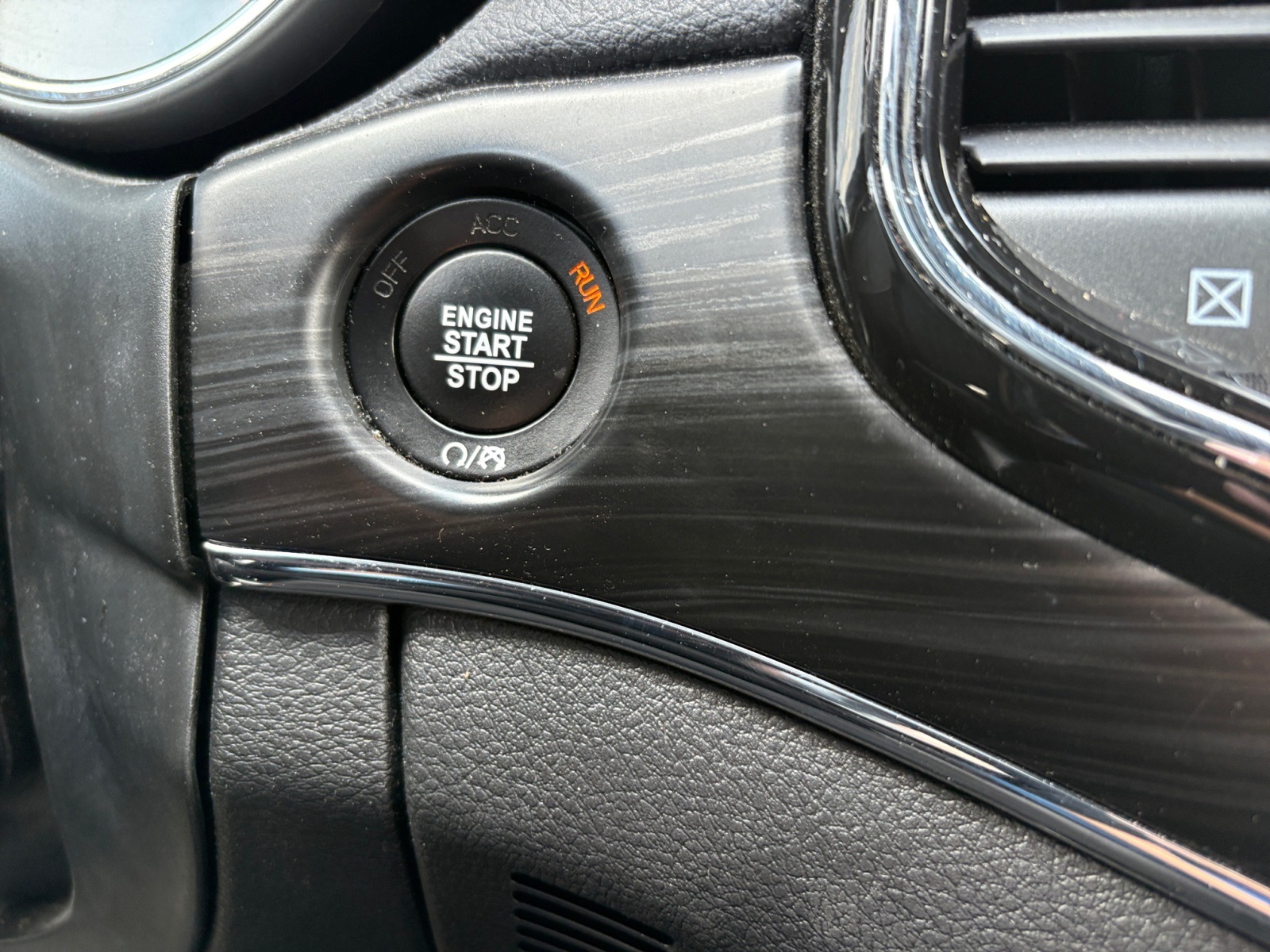Vehicle image 22 of 34