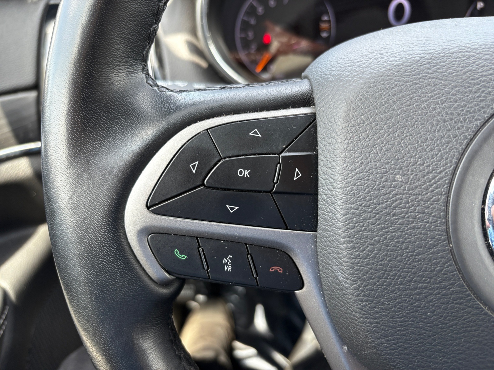 Vehicle image 27 of 34