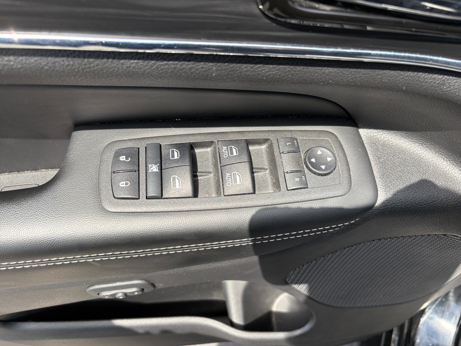 Vehicle image 26 of 34