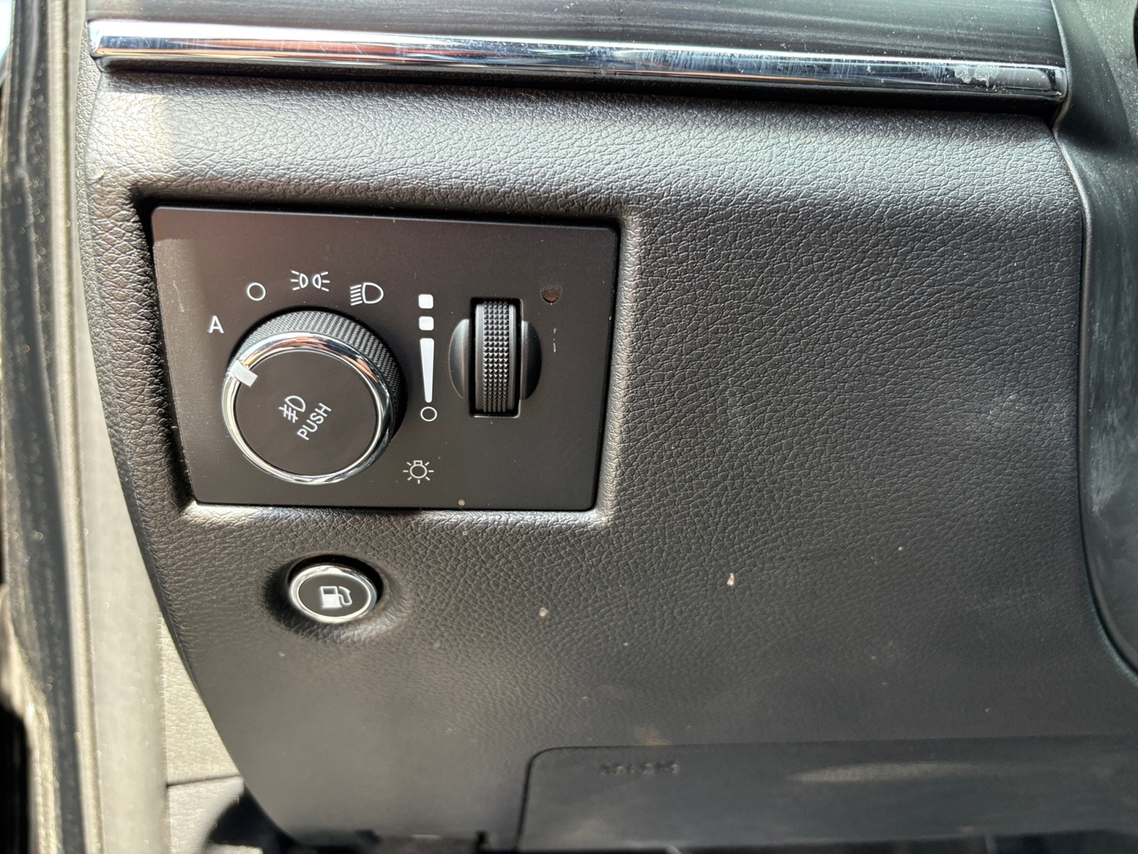 Vehicle image 16 of 34