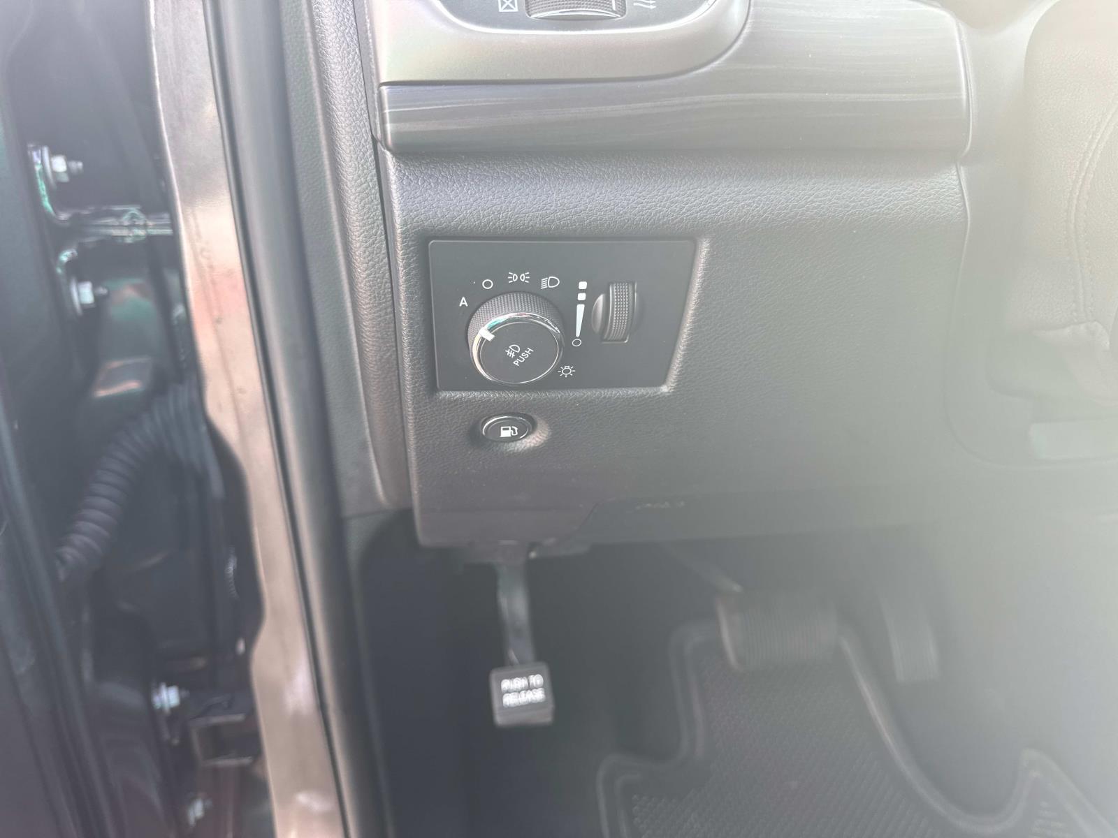 Vehicle image 20 of 27