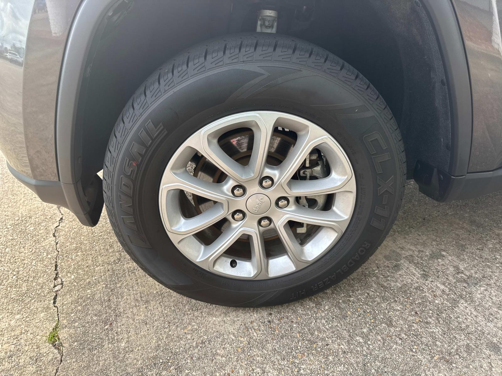 Vehicle image 7 of 27