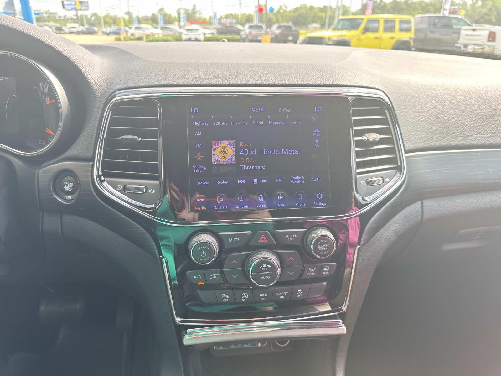 Vehicle image 24 of 27