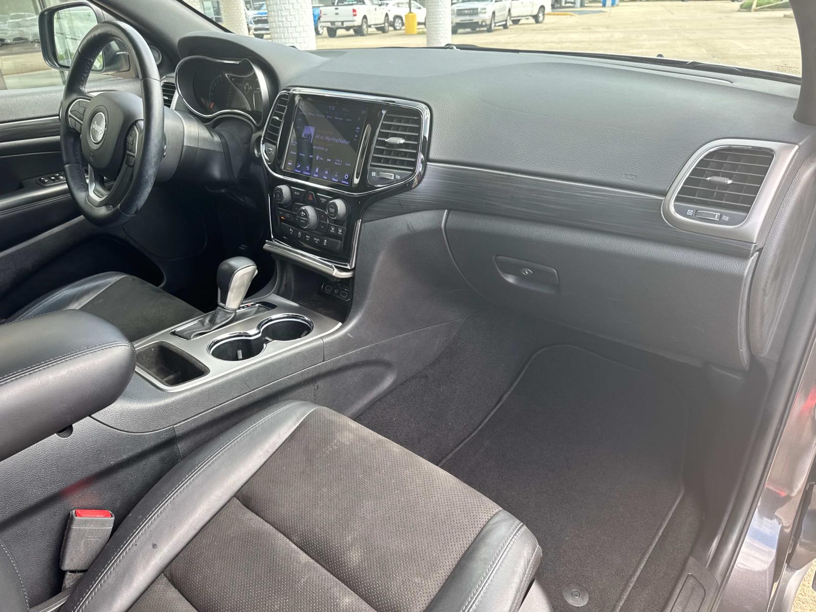 Vehicle image 12 of 27