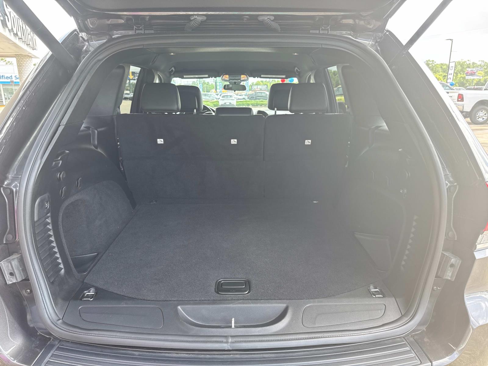 Vehicle image 8 of 27