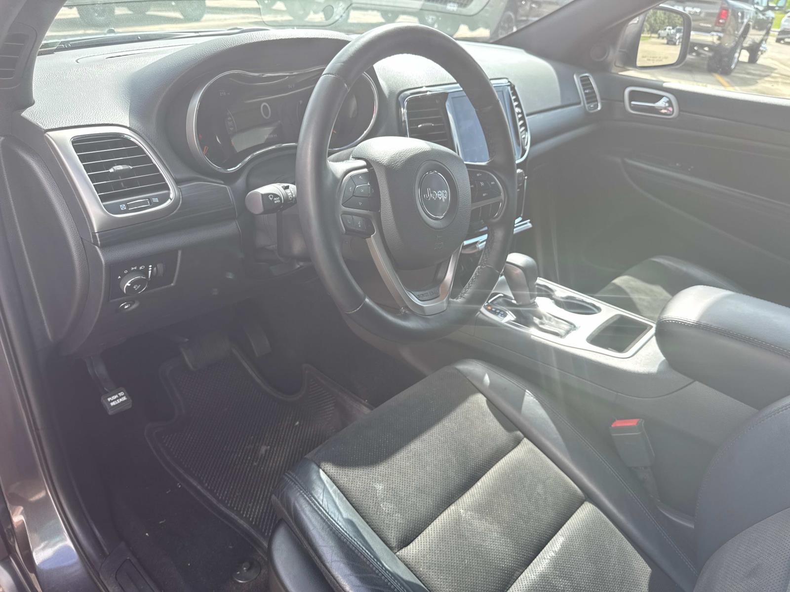 Vehicle image 17 of 27