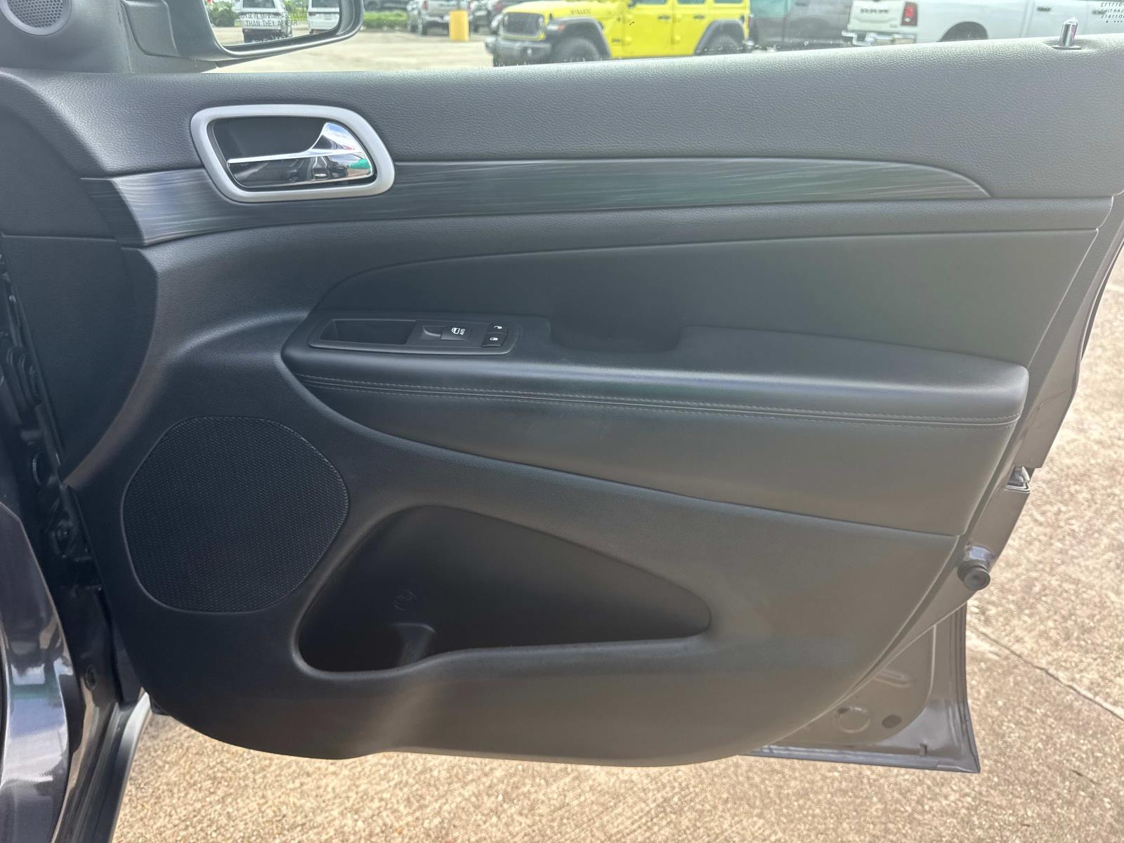 Vehicle image 13 of 27