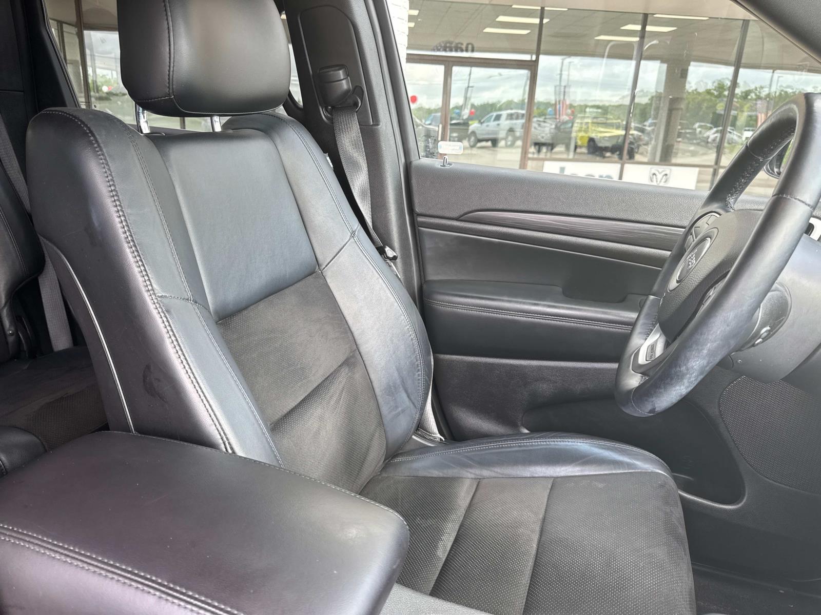 Vehicle image 10 of 27