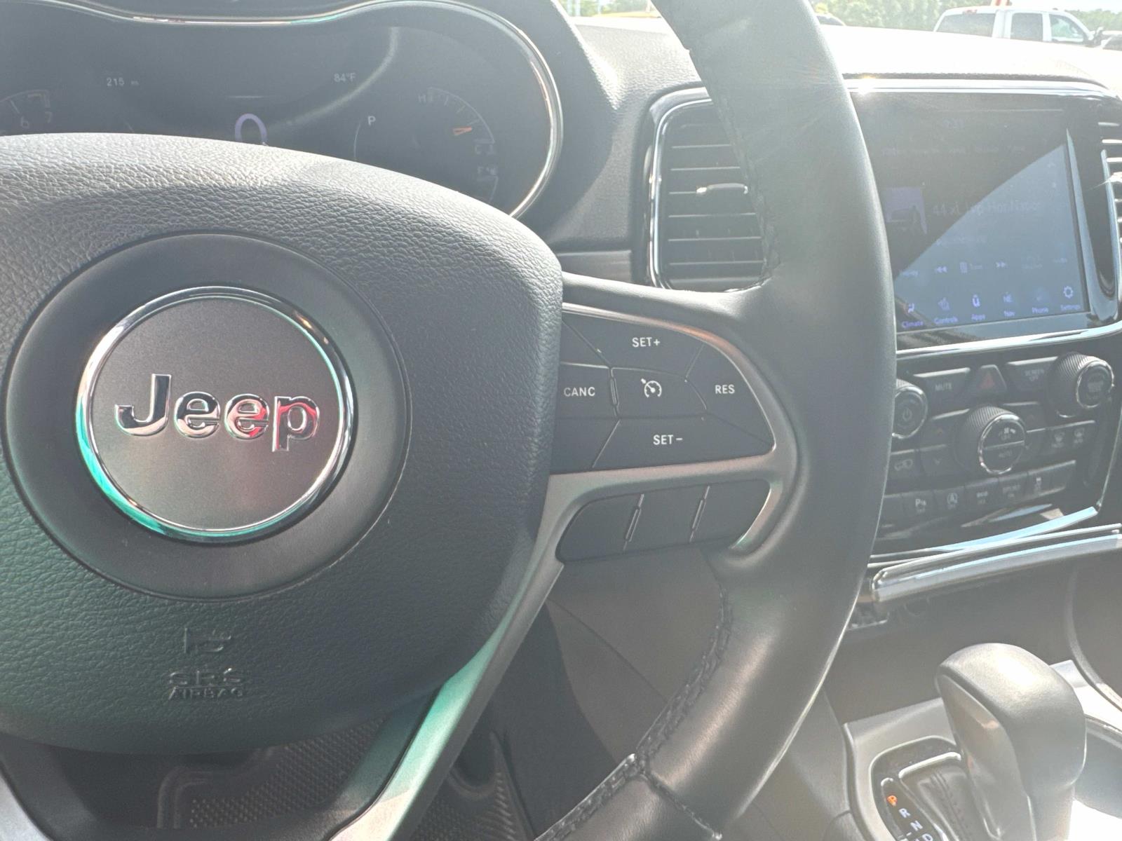 Vehicle image 23 of 27