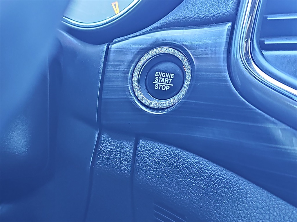 Vehicle image 16 of 33