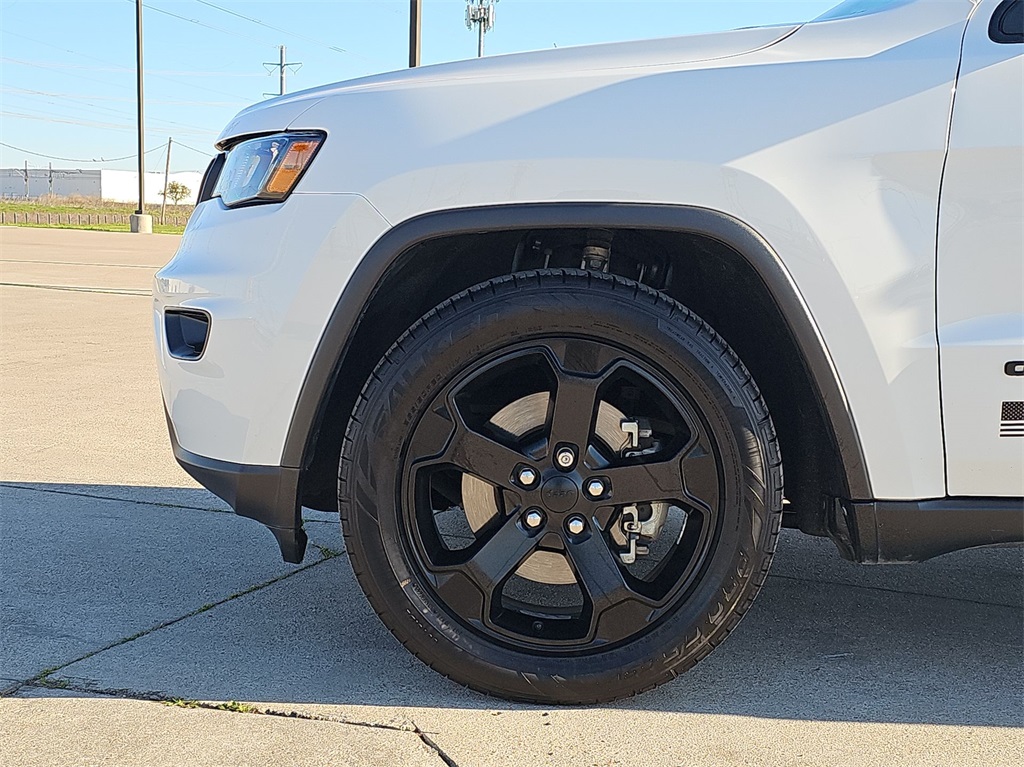 Vehicle image 32 of 33