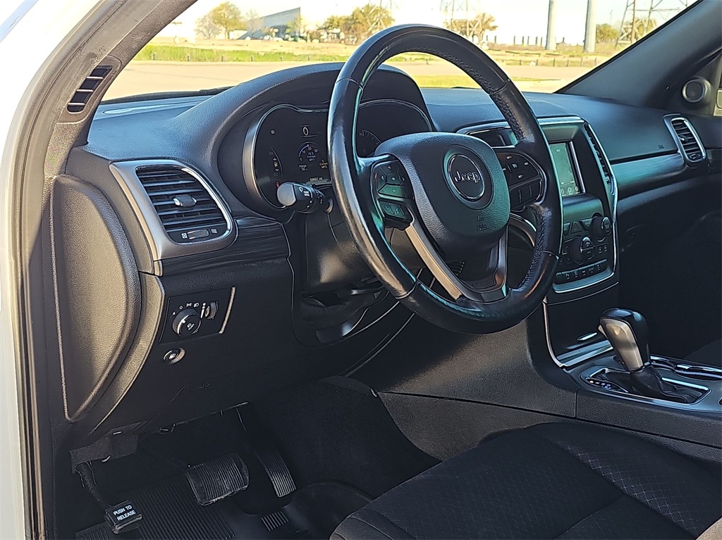 Vehicle image 10 of 33