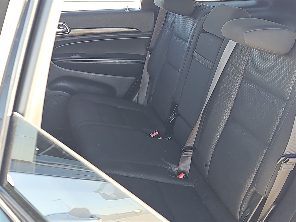 Vehicle image 24 of 33