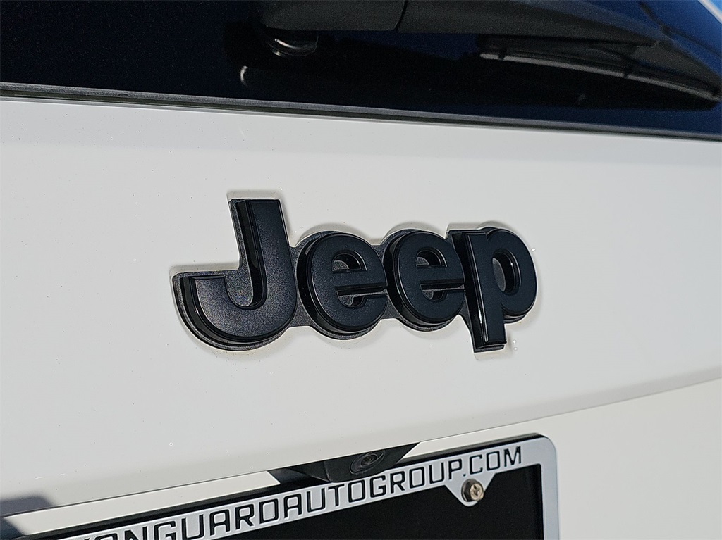 Vehicle image 31 of 33