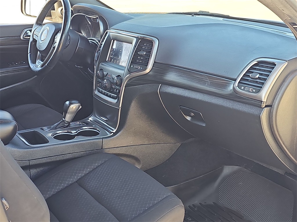 Vehicle image 28 of 33