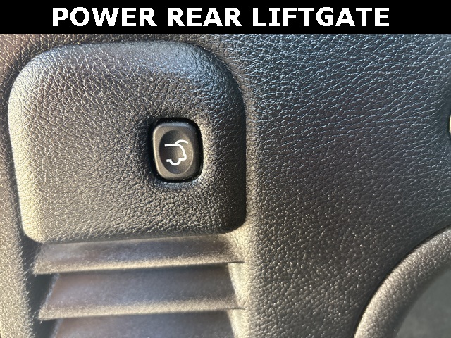 Vehicle image 29 of 32