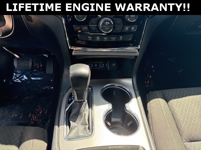 Vehicle image 24 of 32