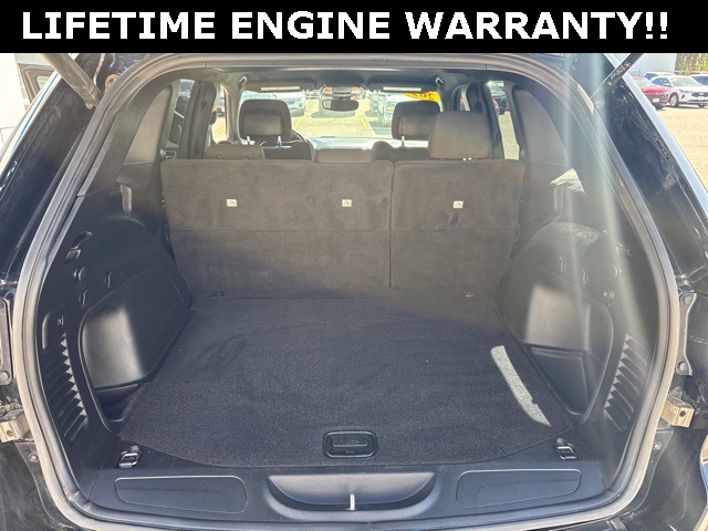 Vehicle image 28 of 32