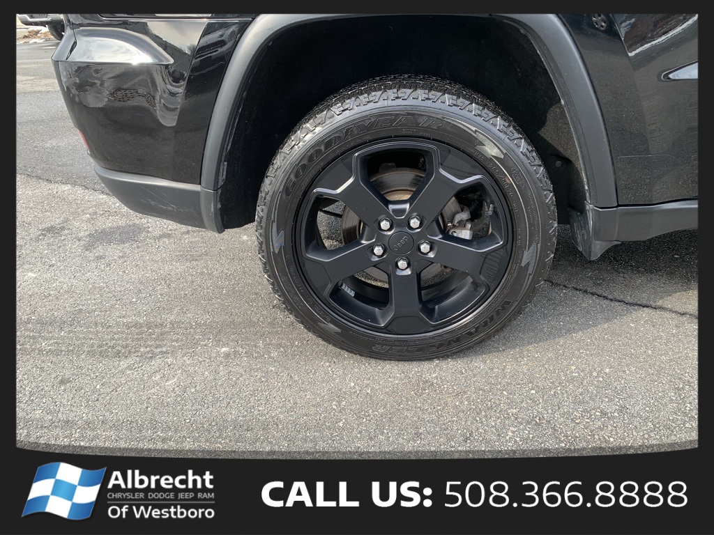 Vehicle image 26 of 27