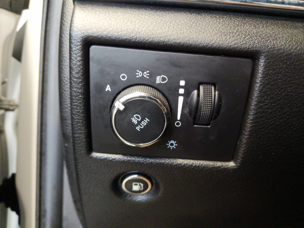 Vehicle image 12 of 28