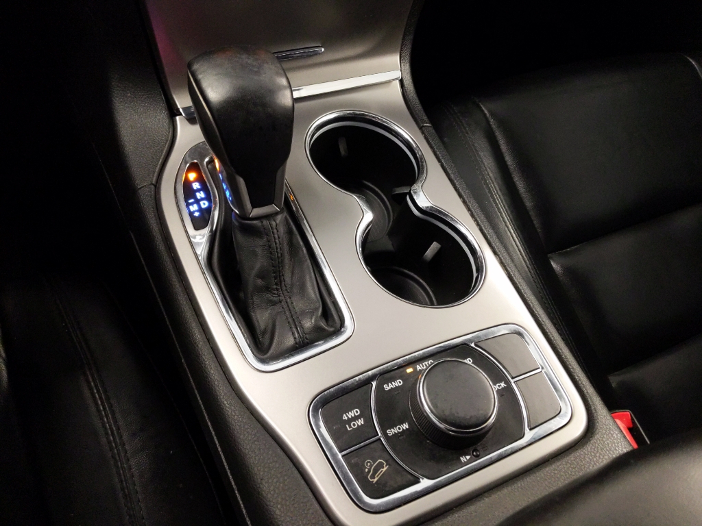 Vehicle image 9 of 28